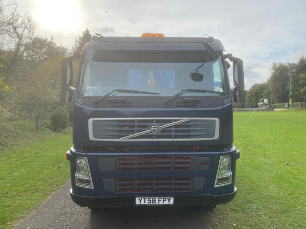 2008, VOLVO FM400, 8×4 HOOKLOADER TRUCK( Sold as chassis and Cab)